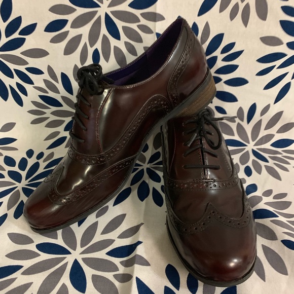 Clarks Shoes - Clark’s size 9.5 Narrative Oxford heel shoes.